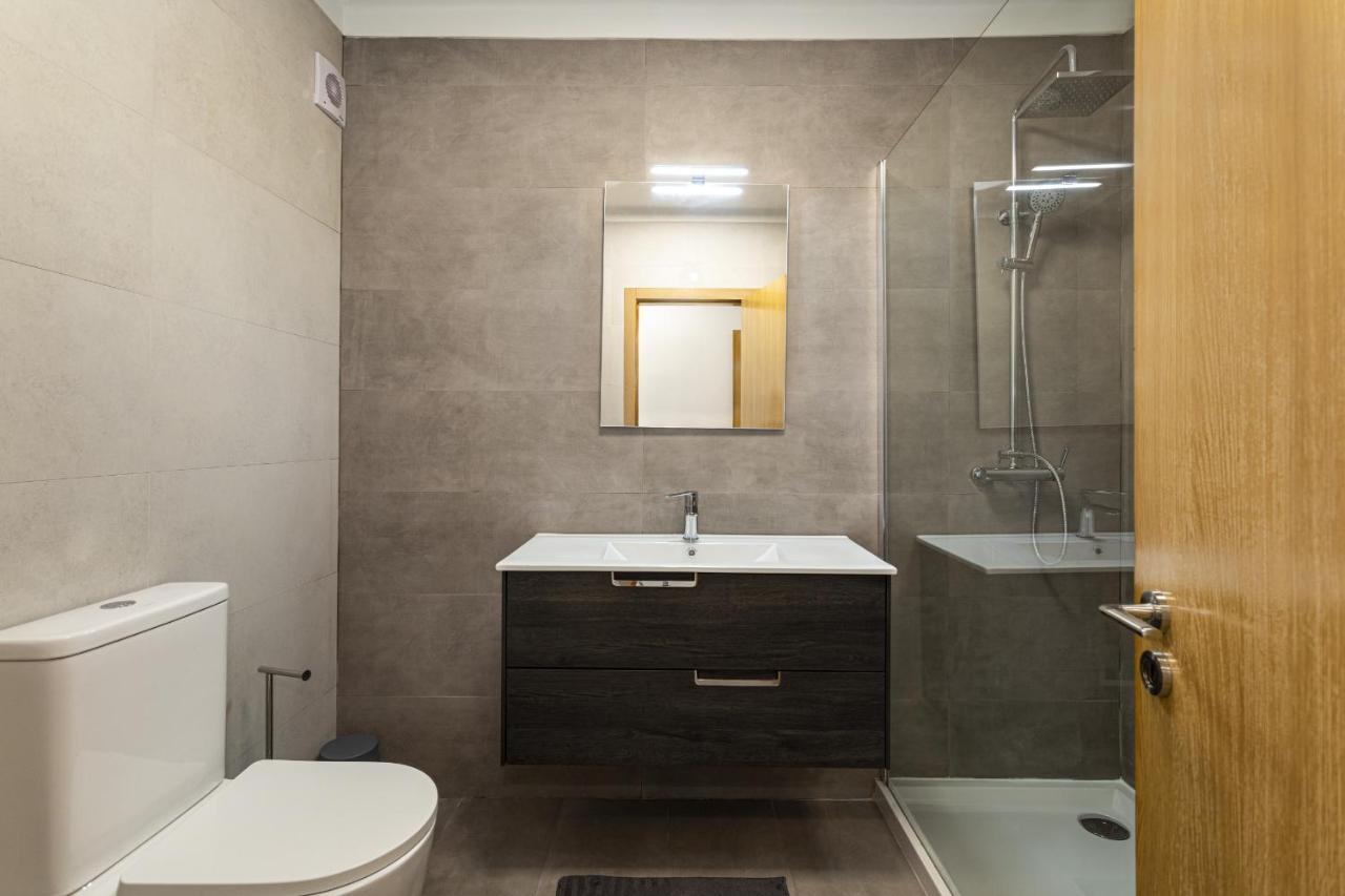Miral 2 - Beach Front Apartment With Pool Quarteira Ngoại thất bức ảnh